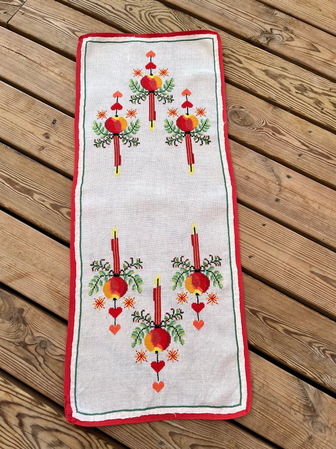 Fin handbroderad julduk, 66x26,5cm, mycket gott skick!