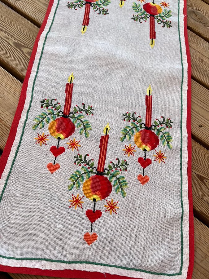 Fin handbroderad julduk, 66x26,5cm, mycket gott skick!