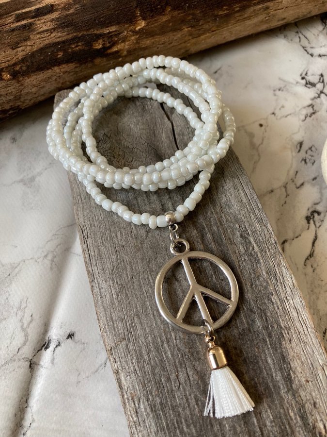 NYTT Peace med tassel halsband från BeYouNica