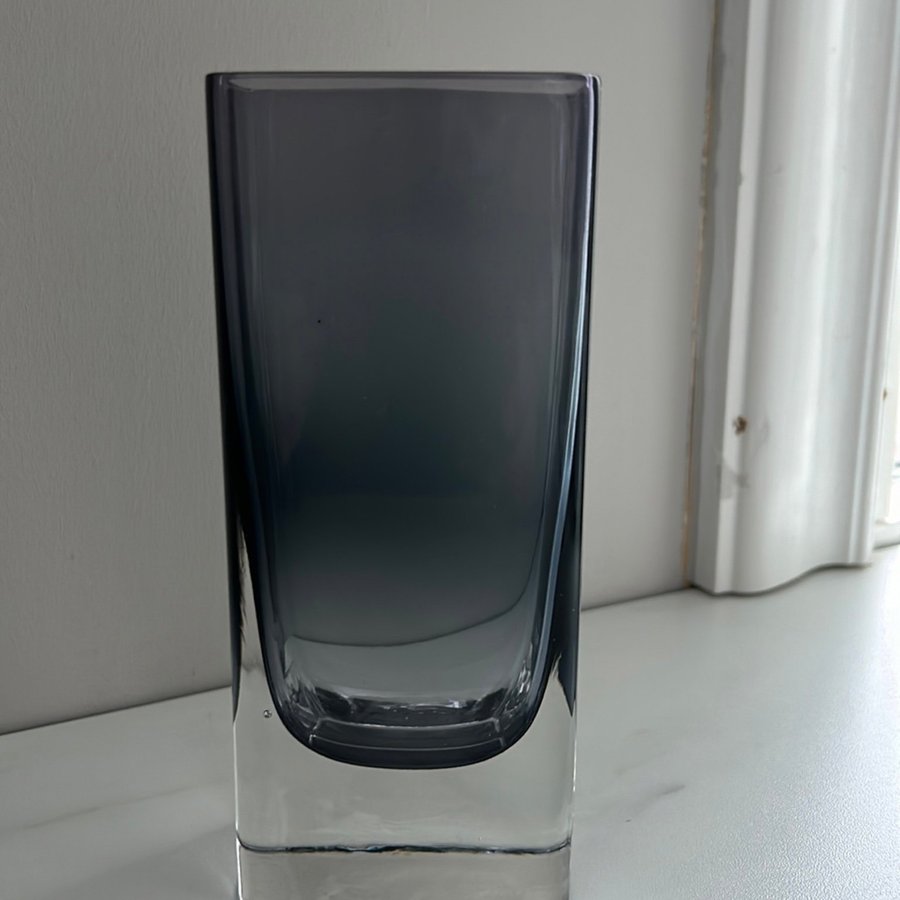 Vas i glas ca 17 cm hög