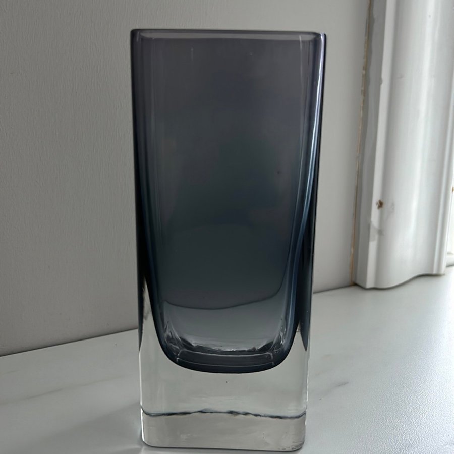 Vas i glas ca 17 cm hög