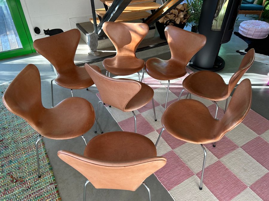 Arne Jacobsen Sjuan stolar, cognacskinn, Fritz Hansen