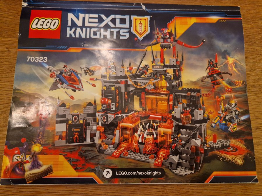 Lego Nexo Knights 70323 - Jestro's Vulkanfästning