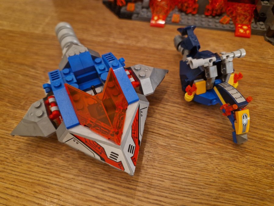 Lego Nexo Knights 70323 - Jestro's Vulkanfästning