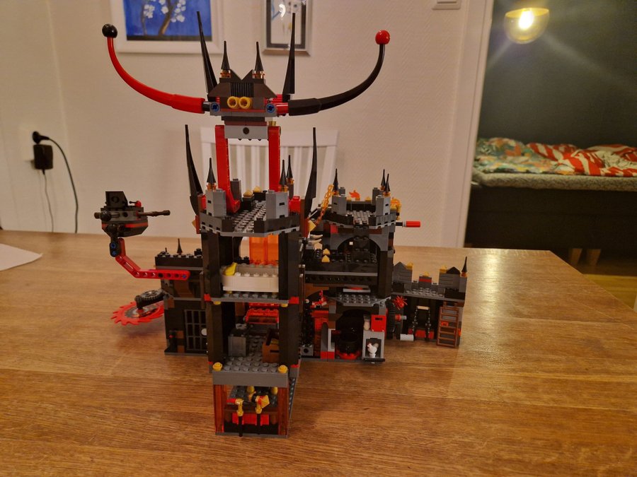 Lego Nexo Knights 70323 - Jestro's Vulkanfästning