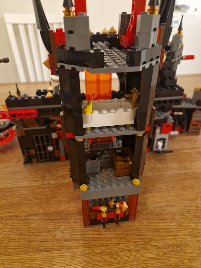 Lego Nexo Knights 70323 - Jestro's Vulkanfästning