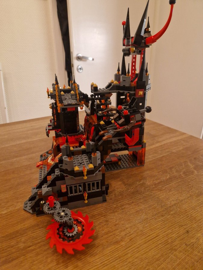 Lego Nexo Knights 70323 - Jestro's Vulkanfästning