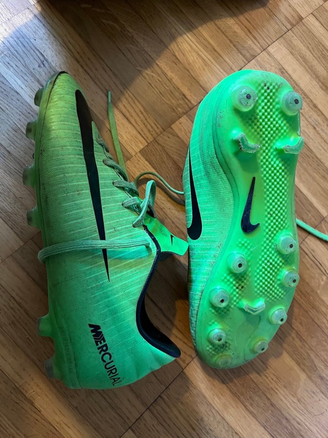 Nike Fotbollsskor Grön Storlek 335 21 cm