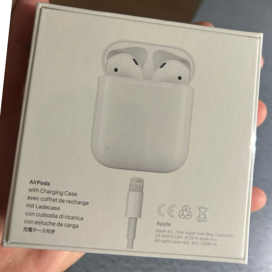 Apple AirPods med laddningsfodral