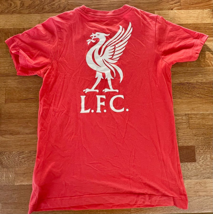 Liverpool Nike röd t-shirt storlek 137-147 cl