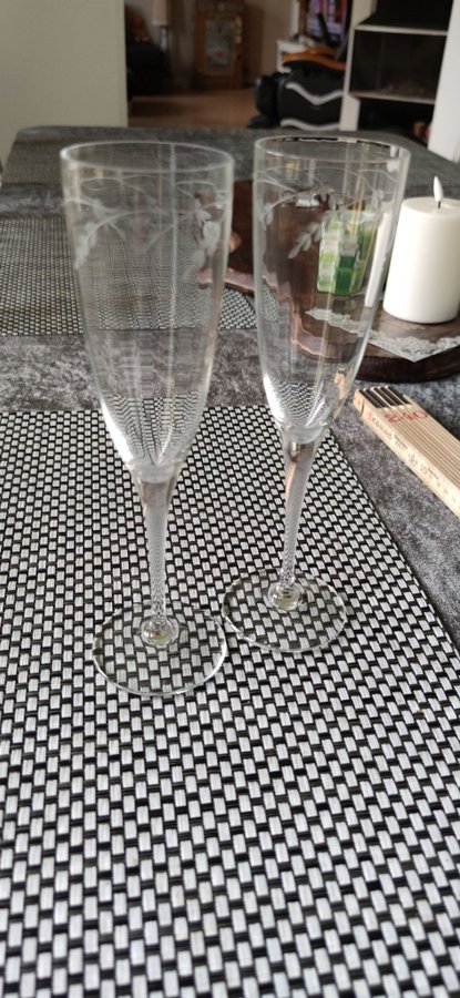 2 ST DUKA / LOVISA / CHAMPAGEGLAS /