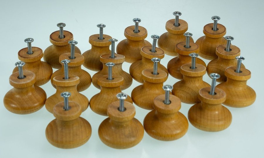 21x Wooden Knobs 45mm size, good condition