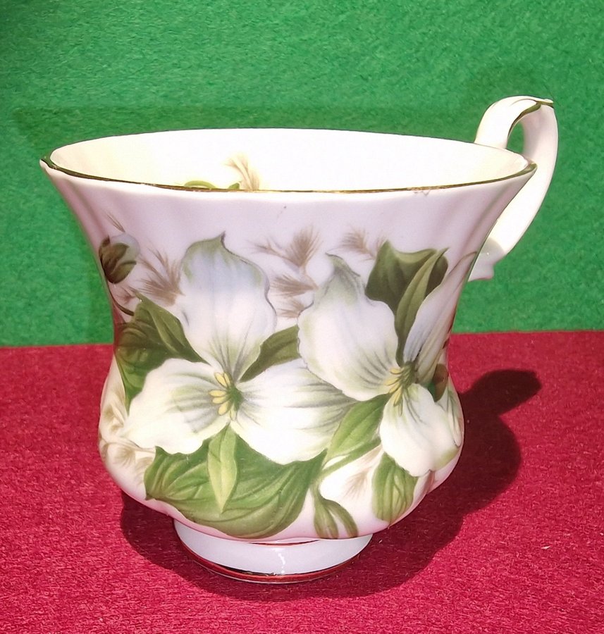 ROYAL ALBERT TRILLIUM ~FAT~ ASSIETT och KOPP ......från ENGLAND