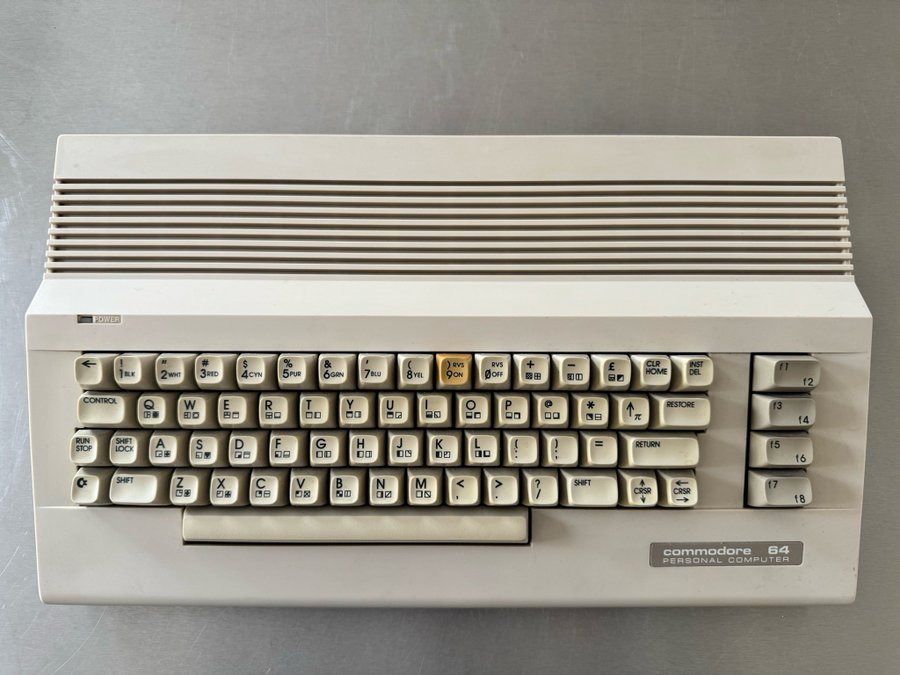 Commodore 64c (051439...)