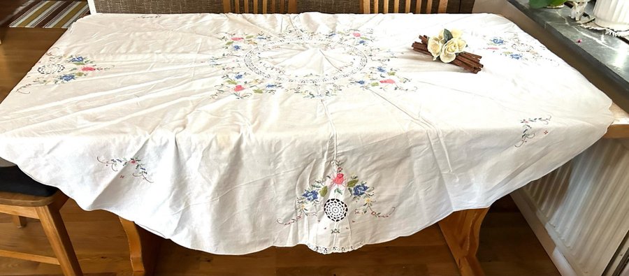 retro broderad Rund Bordduk med fina blommor och spetsar  applikationer