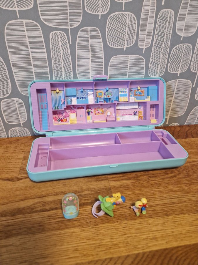 Polly Pocket - Blå hus med tillbehör