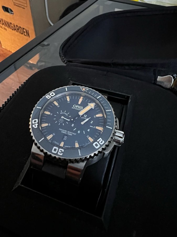 Oris Aquis Date Tubbatha Limited Edition 0587/2000