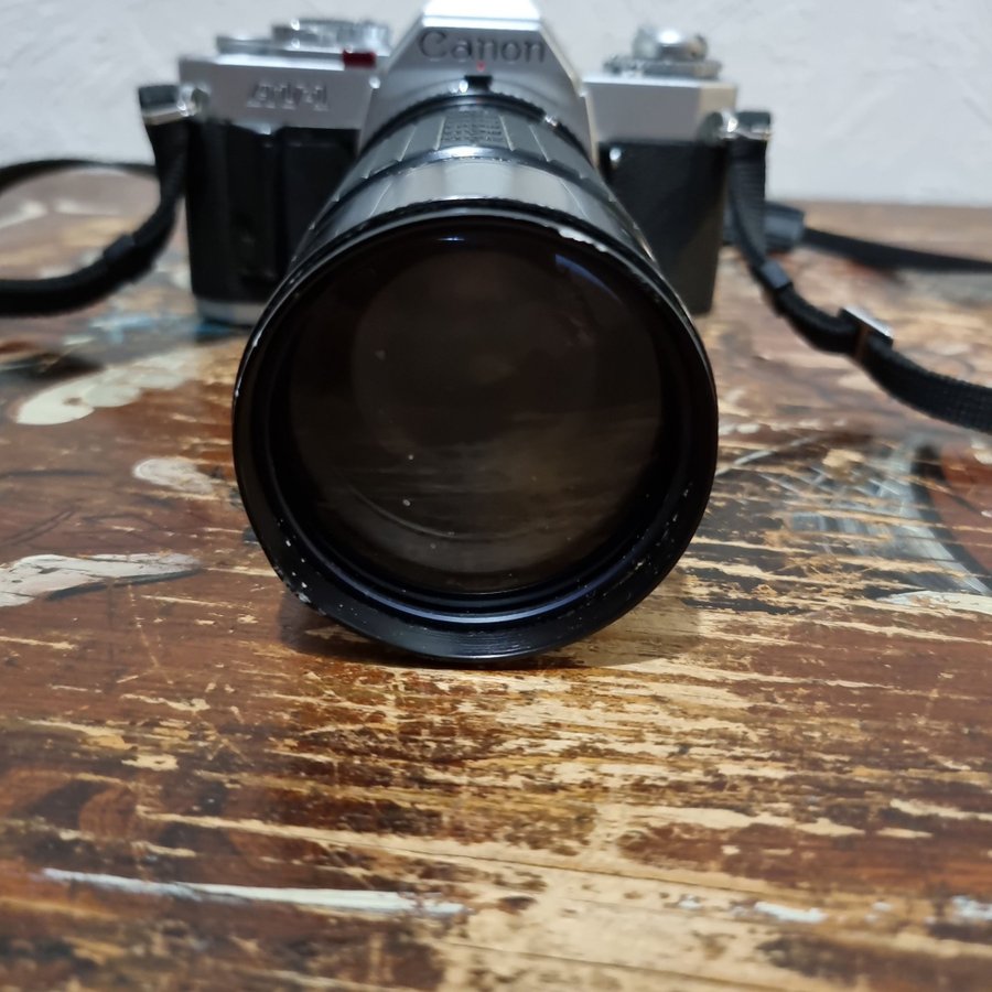 Canon AV-1 kamera med Sigma Zoom-k objektiv