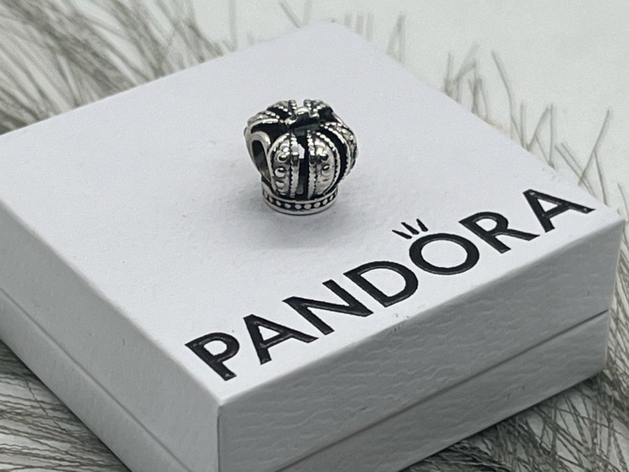 Pandora berlock, silver.