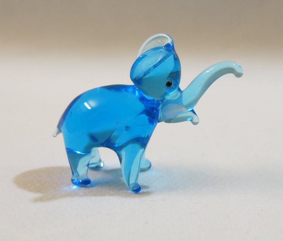 Blå mini elefant i glas