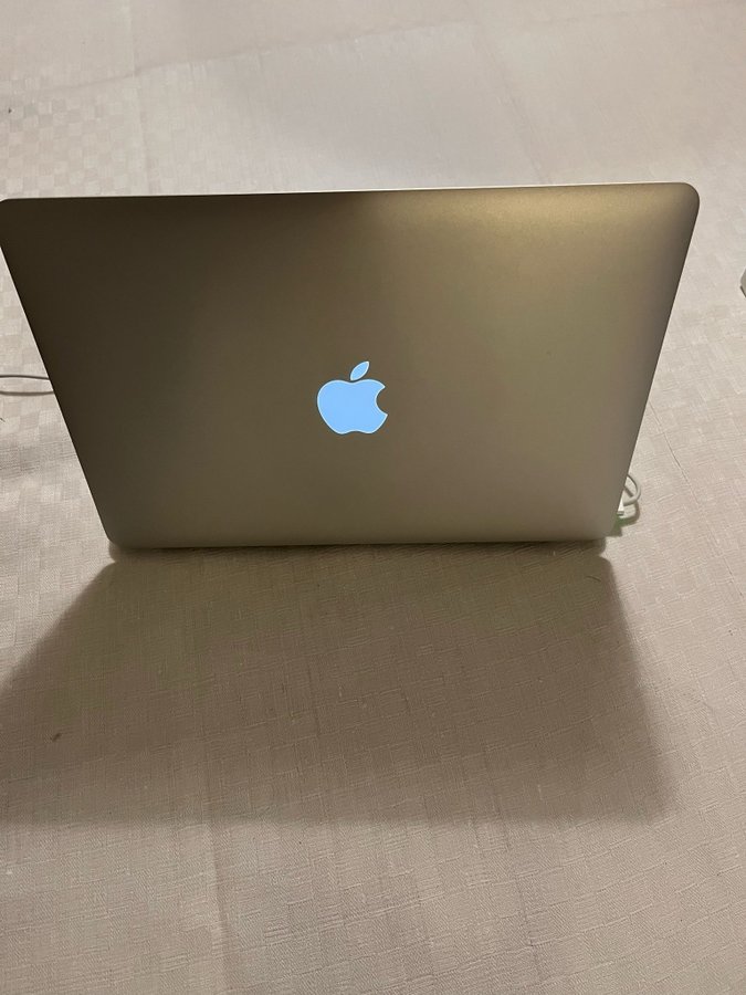 MacBook Air 13.3 tum Intel Core i5 i nyskick