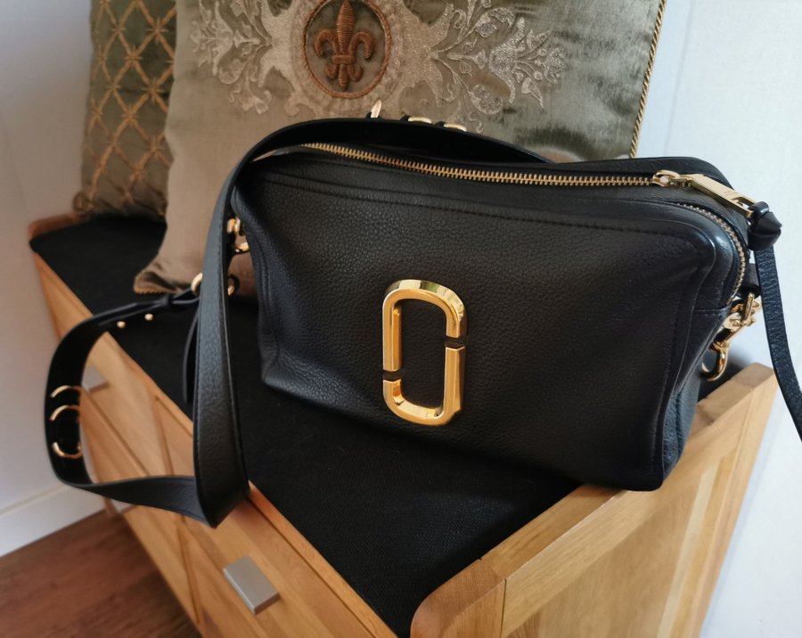 Marc Jacobs softshot large guld svart