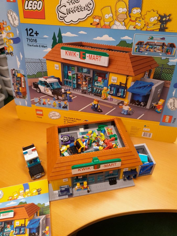 LEGO The Simpsons Kwik-E-Mart 71016