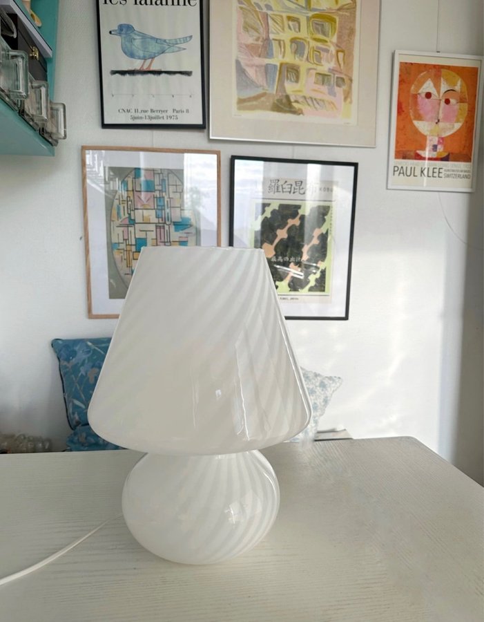 Hvid Murano Mushroom lampe med swirl