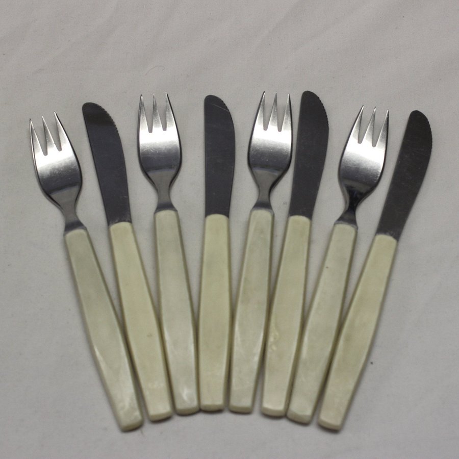 4 Dessert Gaffel Gafflar + 4 Kniv Knivar Solingen i Rostfritt m Handtag Plast