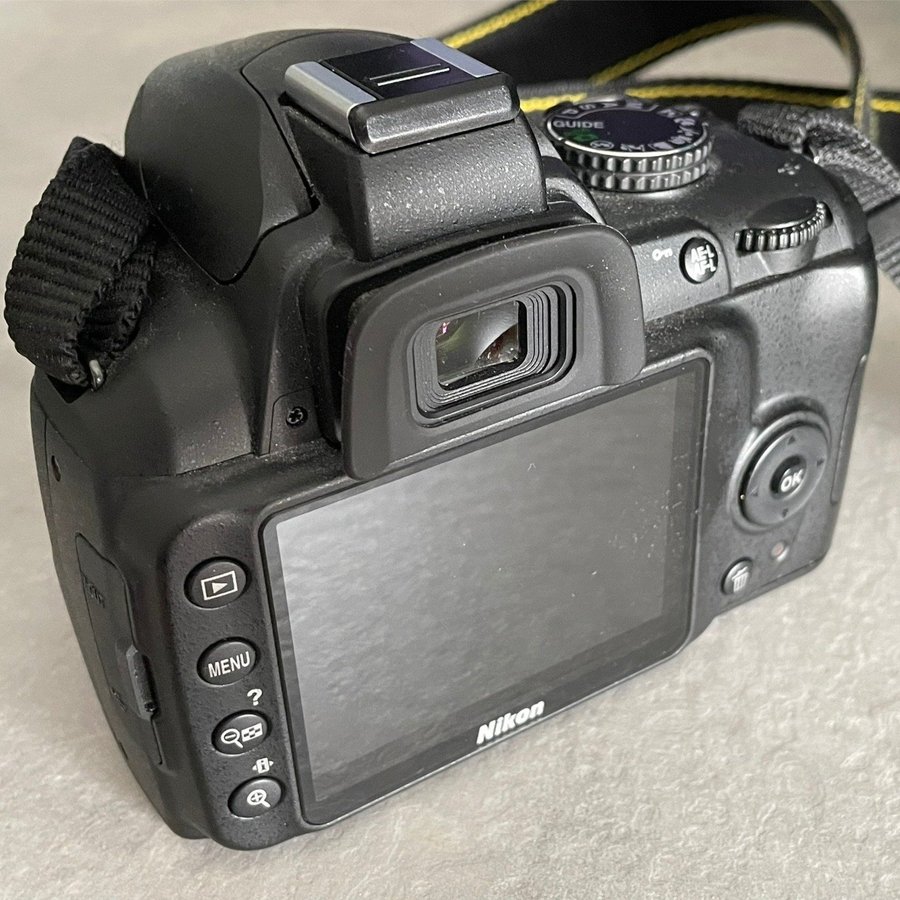 Nikon D3100 kamerahus med väska och remote