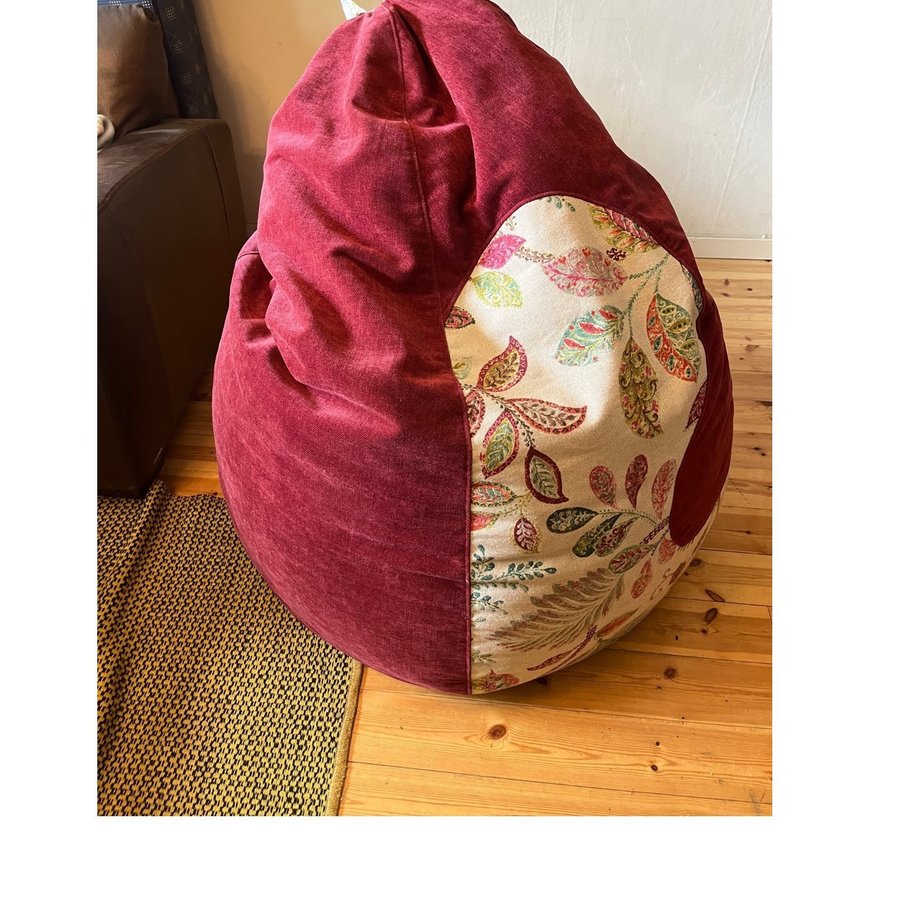 Beanbag / sacosäck / Säckstol med blommigt mönster