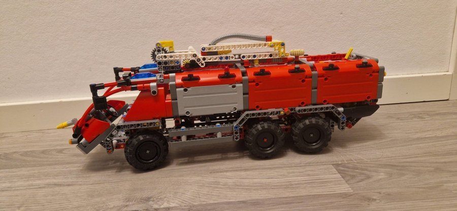 Lego technic 42068 airport rescue vehicle