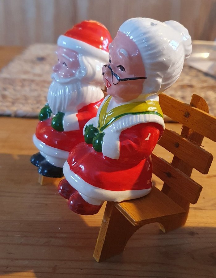 Salt- och pepparkar med tomte och tomtemor