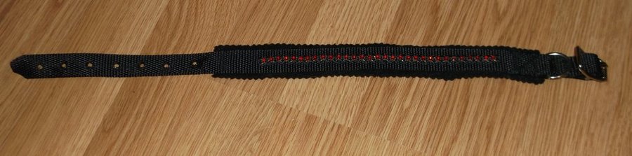 Hundhalsband svart med röda stenar pärlor strass 34-47 cm mjuk fleece Ny