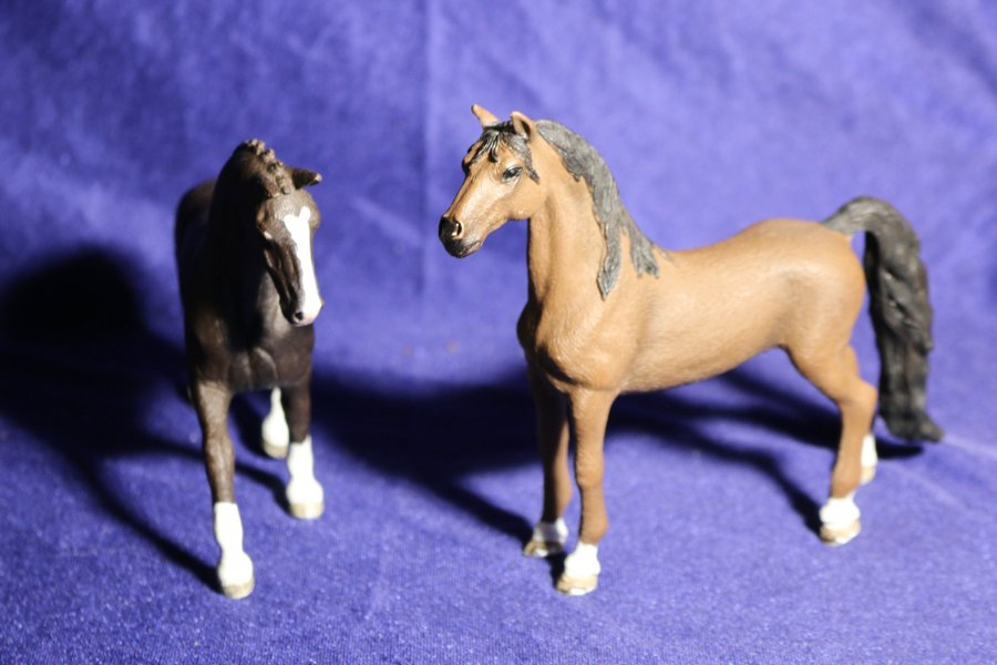 Schleich 2 st hästfigurer