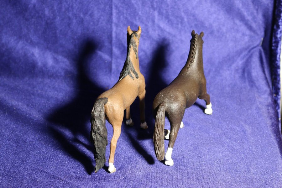 Schleich 2 st hästfigurer