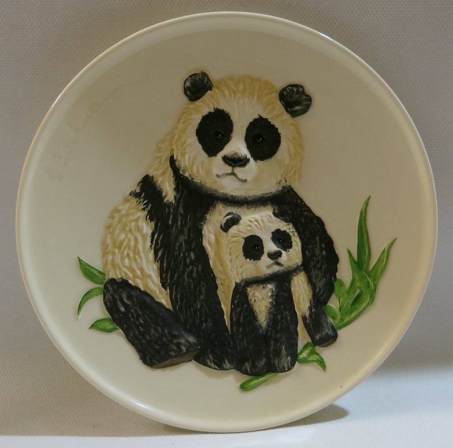 Handmålad väggtallrik Mother's Day 1977 Panda Goebel W Germany 1976