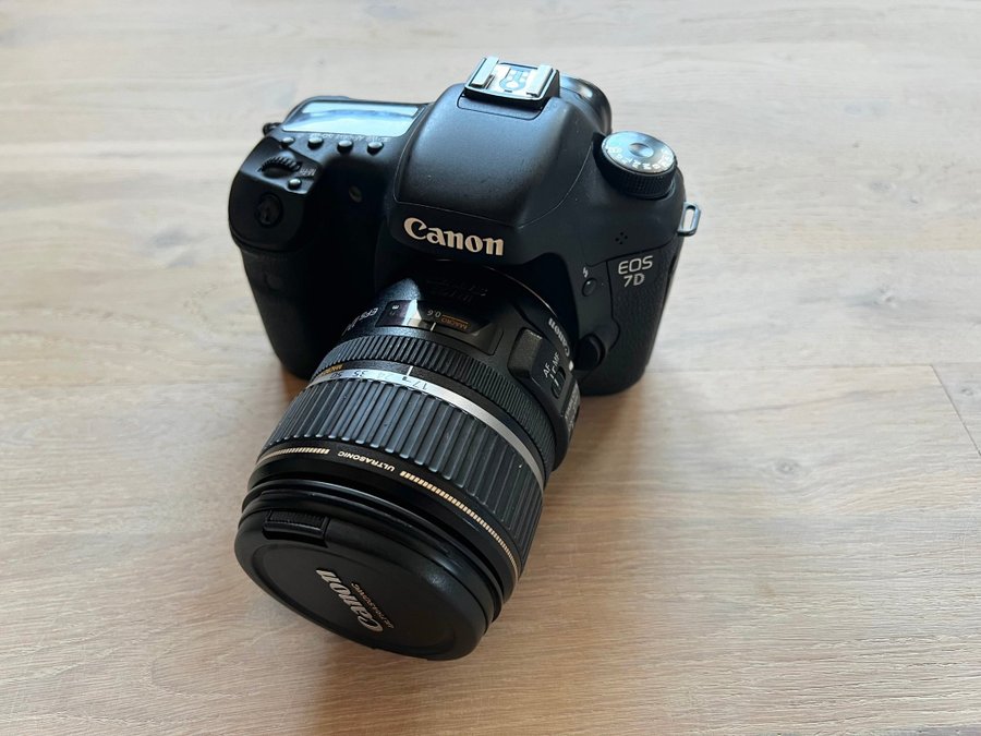 Canon EOS 7D med objektiv