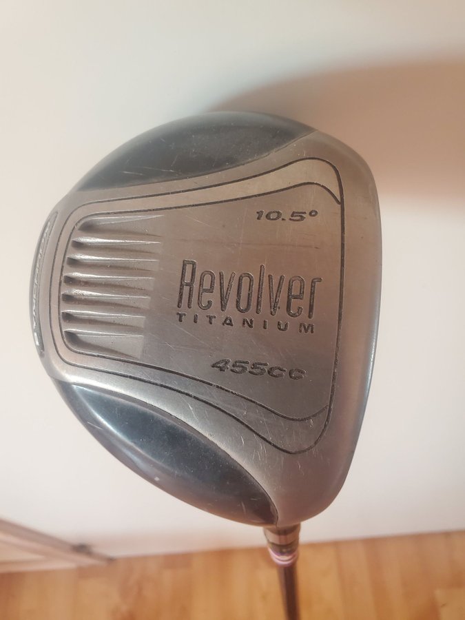 Golfklubba Revolver Titanium Driver 10.5° 455cc, skaft förlängt med 2 tum.