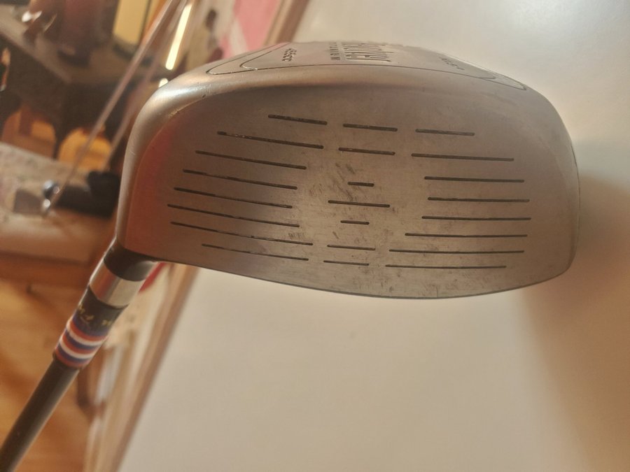 Golfklubba Revolver Titanium Driver 10.5° 455cc, skaft förlängt med 2 tum.