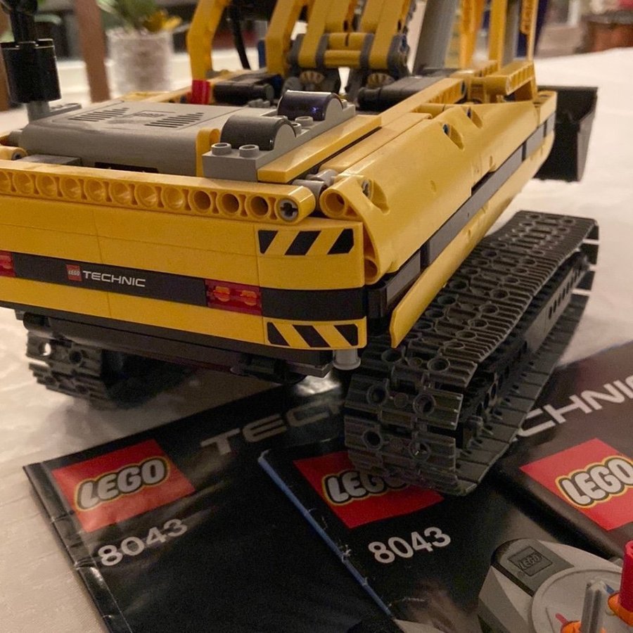 Lego technic 8043 grävmaskin