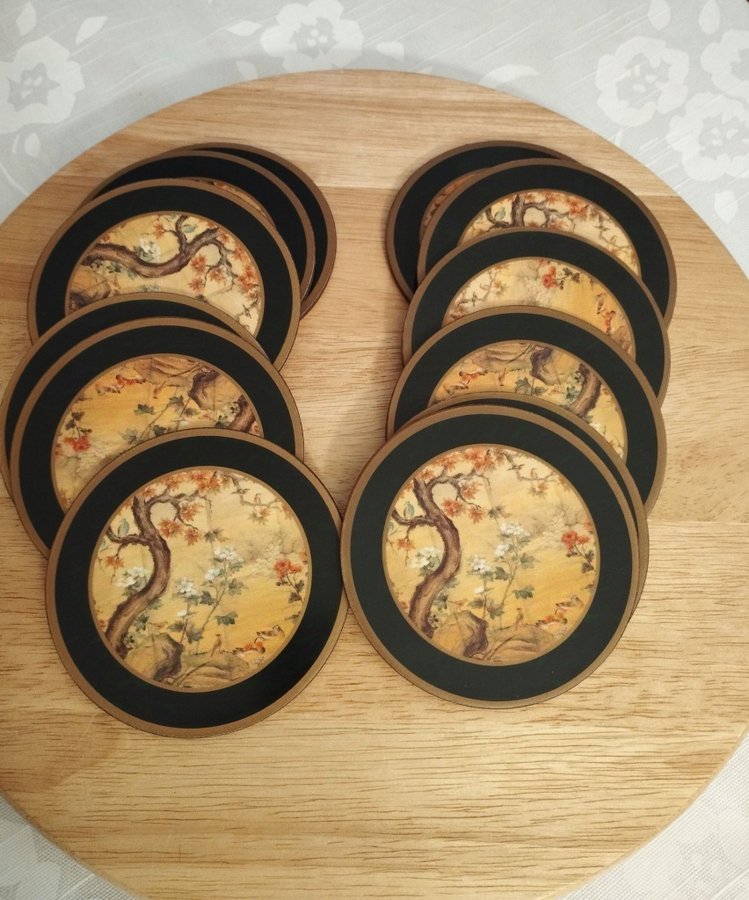 Två askar med Pimpernel De Luxe Coasters. Runda med Kinesiskt motiv.