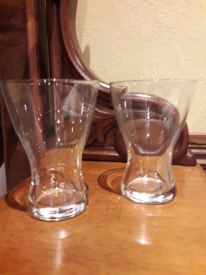 2 stycken glas ljuslyktor