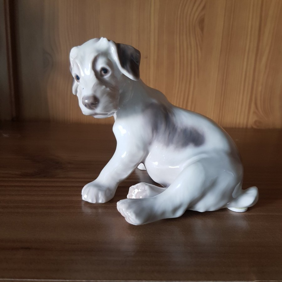 Bing  Grondahl Kjobenhavn Denmark Figur - Sittande Terrier.Från år 1948-1952.