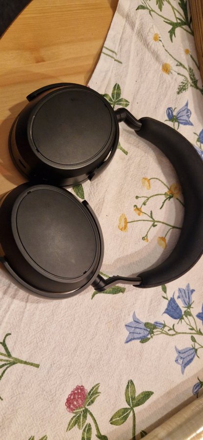 hörlurar Sennheiser Momentum 4 Wireless objekt defekt läs annonsen!nr3