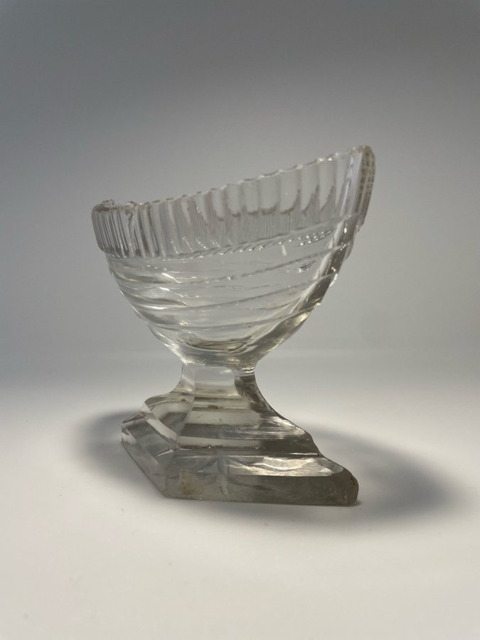 Saltkar 1700/1800-tal Antikt glas grå glasmassa Antique salt cellar