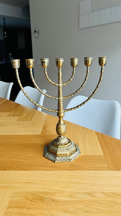 Menorah; Elegant mässing ljusstake med 7 ljushållare!