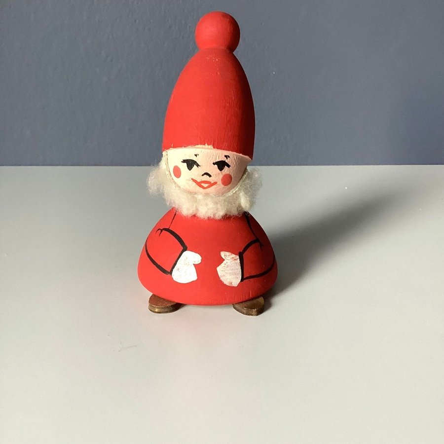 Vintage Retro Tomte i trä från Bo Svensk Etikettmärkt Konsthantverk 9,5 cm hög