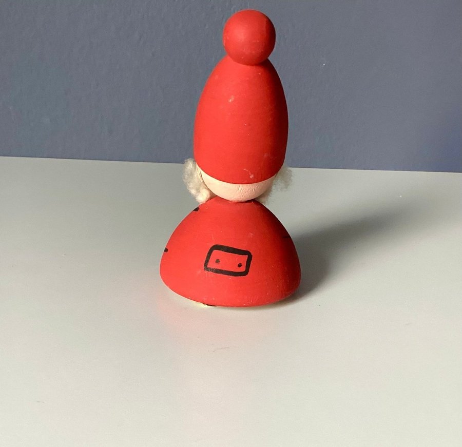 Vintage Retro Tomte i trä från Bo Svensk Etikettmärkt Konsthantverk 9,5 cm hög