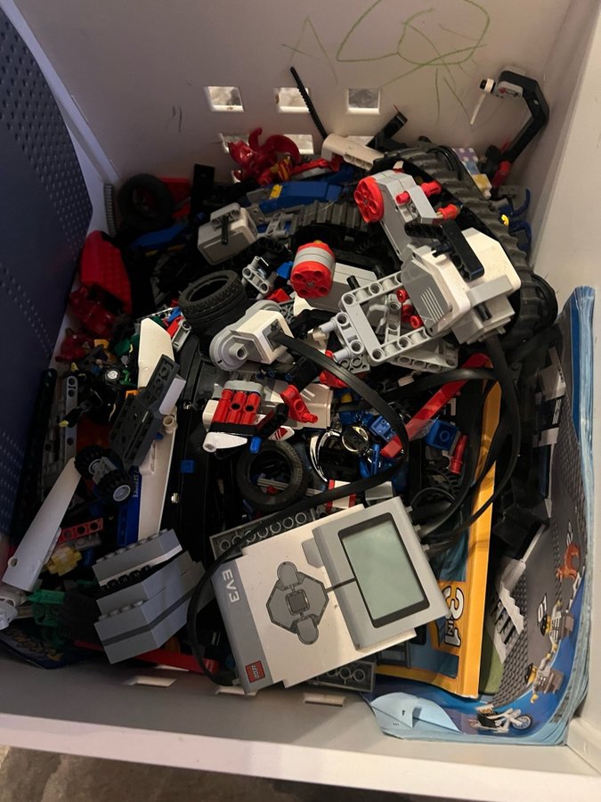 Lego EV3  Diverse Lego-delar, cirka 8 kilo